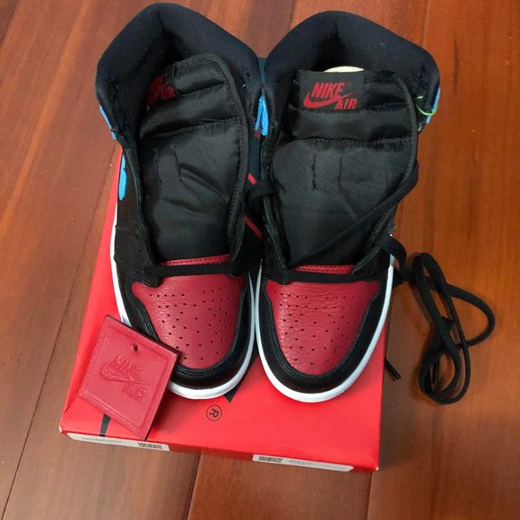 $350 Woman's Air Jordan 1 High OG 'UNC To Chicago' - Picture 6 of 6